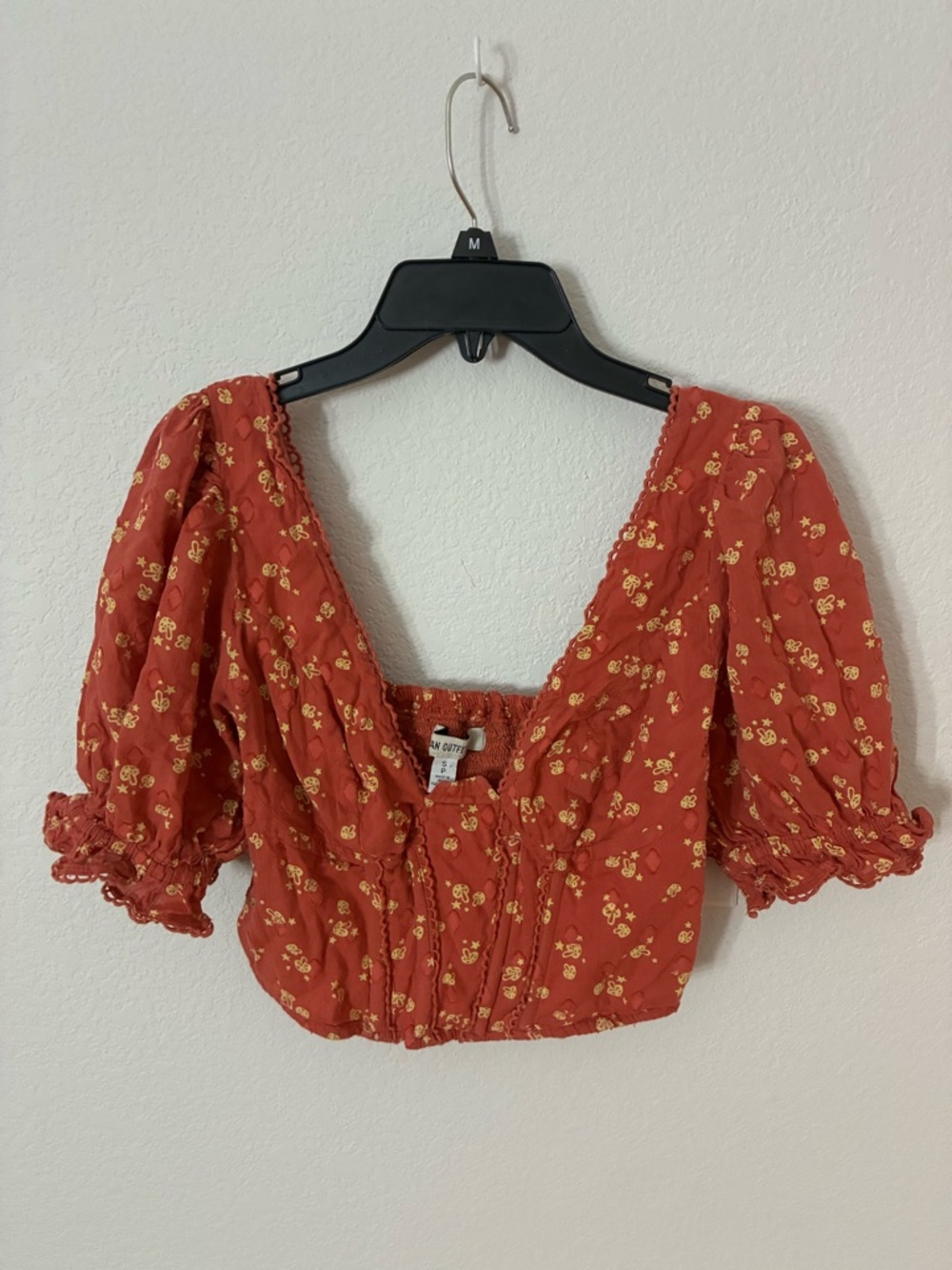 Urban Outfitters Smocked Puff Sleeve Crop Top Red Floral Size S Cottagecore